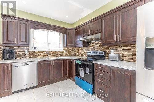 3270 Klaiman Drive, Mississauga, ON - Indoor Photo Showing Kitchen With Upgraded Kitchen