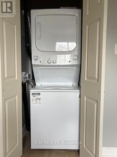 3270 Klaiman Drive, Mississauga, ON - Indoor Photo Showing Laundry Room