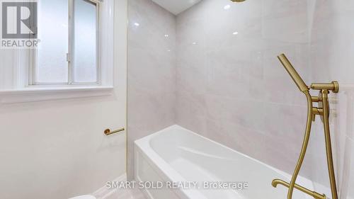 439 Fernleigh Circle N, Richmond Hill, ON - Indoor Photo Showing Bathroom