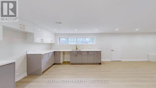 439 Fernleigh Circle N, Richmond Hill, ON - Indoor Photo Showing Kitchen