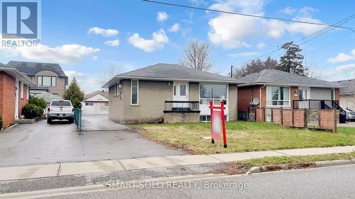 439 Fernleigh Circle N, Richmond Hill, ON - Outdoor With Facade