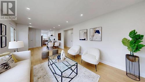 439 Fernleigh Circle N, Richmond Hill, ON - Indoor Photo Showing Living Room