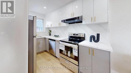 439 Fernleigh Circle N, Richmond Hill, ON - Indoor Photo Showing Kitchen