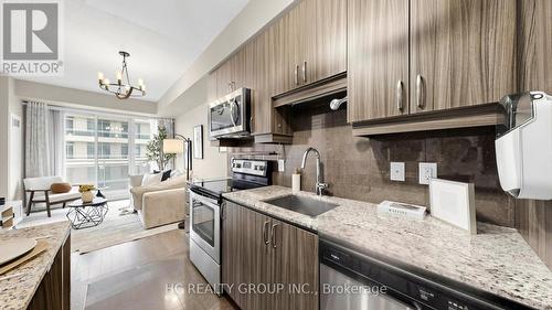 907 - 9205 Yonge Street, Richmond Hill, ON - Indoor Photo Showing Kitchen With Stainless Steel Kitchen With Upgraded Kitchen