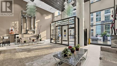 907 - 9205 Yonge Street, Richmond Hill, ON - Indoor Photo Showing Other Room