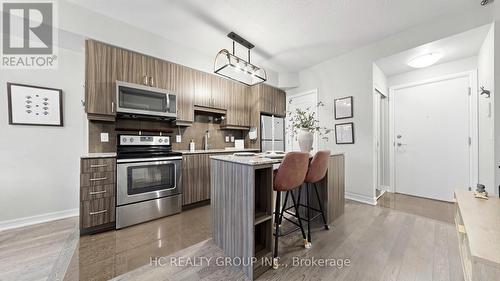 907 - 9205 Yonge Street, Richmond Hill, ON - Indoor Photo Showing Kitchen