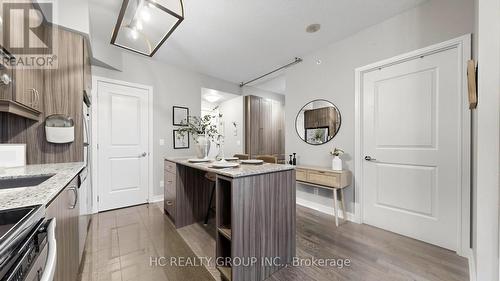 907 - 9205 Yonge Street, Richmond Hill, ON - Indoor Photo Showing Kitchen