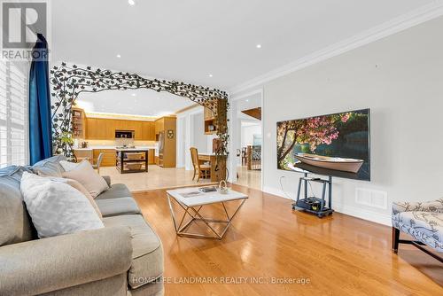 94 Pathlane Road, Richmond Hill, ON - Indoor Photo Showing Living Room