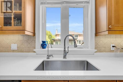 94 Pathlane Road, Richmond Hill, ON - Indoor Photo Showing Kitchen