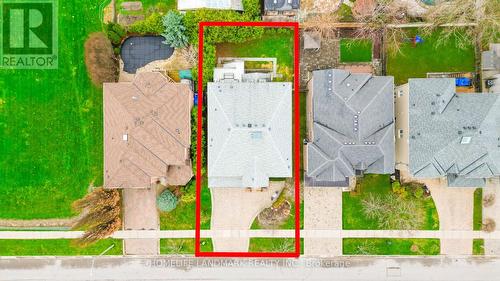 94 Pathlane Road, Richmond Hill, ON - Outdoor