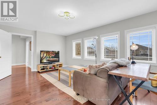 94 Pathlane Road, Richmond Hill, ON - Indoor Photo Showing Living Room