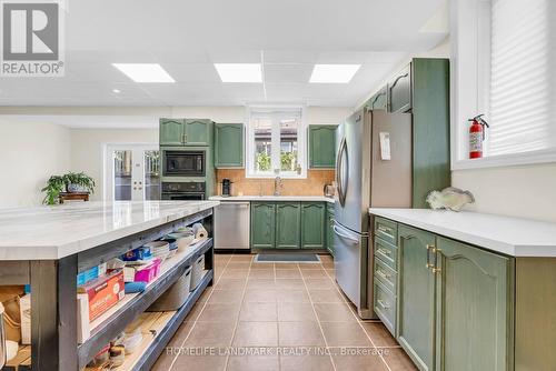 94 Pathlane Road, Richmond Hill, ON - Indoor Photo Showing Kitchen