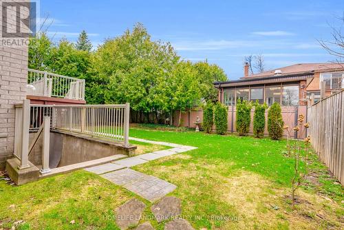 94 Pathlane Road, Richmond Hill, ON - Outdoor