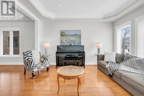 94 Pathlane Road, Richmond Hill, ON - Indoor Photo Showing Living Room