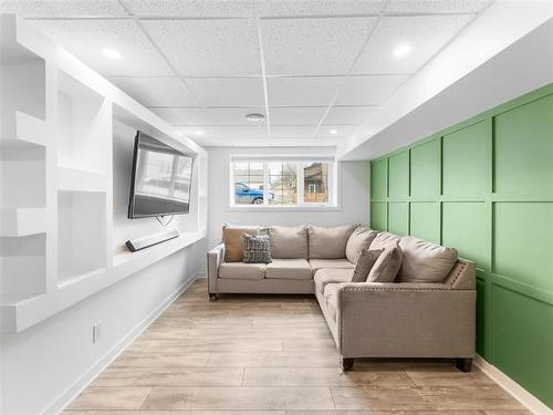 406 Parkview St, Winnipeg, MB 