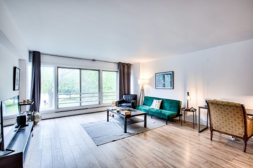Living Room - 306-6211 Ch. De La Côte-St-Luc, Hampstead, QC - Indoor Photo Showing Living Room