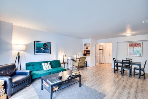 Living Room - 306-6211 Ch. De La Côte-St-Luc, Hampstead, QC - Indoor Photo Showing Living Room