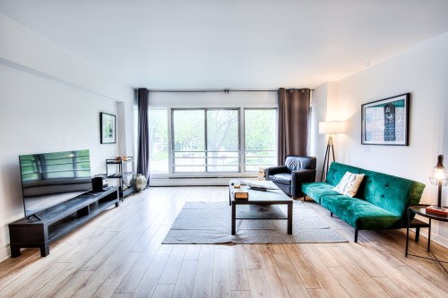 Living Room - 306-6211 Ch. De La Côte-St-Luc, Hampstead, QC - Indoor Photo Showing Living Room