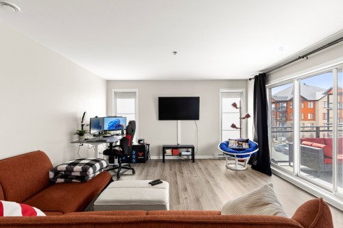 Living Room - 303-3157 Boul. De La Gare, Vaudreuil-Dorion, QC - Indoor