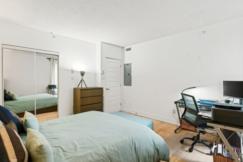 Master Bedroom - 102-375 Rue Décarie, Montréal (Saint-Laurent), QC - Indoor Photo Showing Bedroom