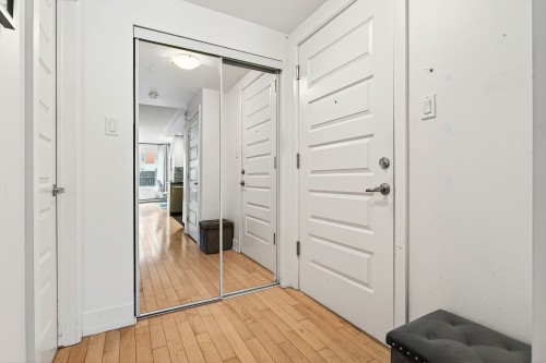 Master Bedroom - 102-375 Rue Décarie, Montréal (Saint-Laurent), QC - Indoor Photo Showing Other Room