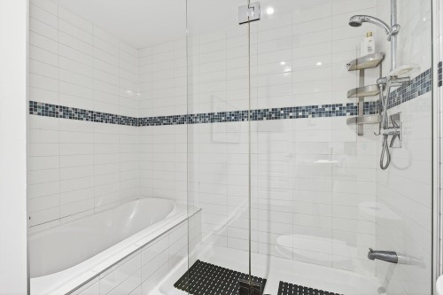 Bathroom - 102-375 Rue Décarie, Montréal (Saint-Laurent), QC - Indoor Photo Showing Bathroom