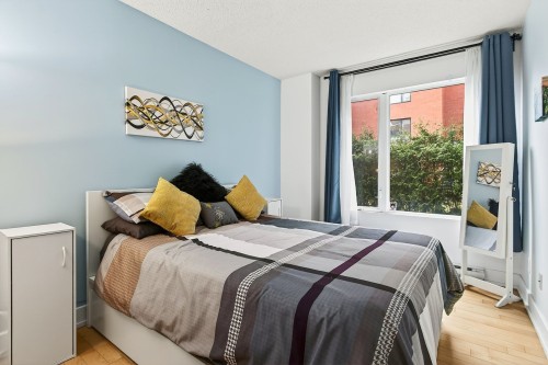 Bedroom - 102-375 Rue Décarie, Montréal (Saint-Laurent), QC - Indoor Photo Showing Bedroom