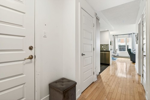 Mud Room - 102-375 Rue Décarie, Montréal (Saint-Laurent), QC - Indoor Photo Showing Other Room