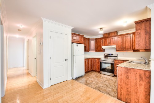 Kitchen - 6862 Av. Irwin, Montréal (Le Sud-Ouest), QC - Indoor Photo Showing Kitchen With Double Sink