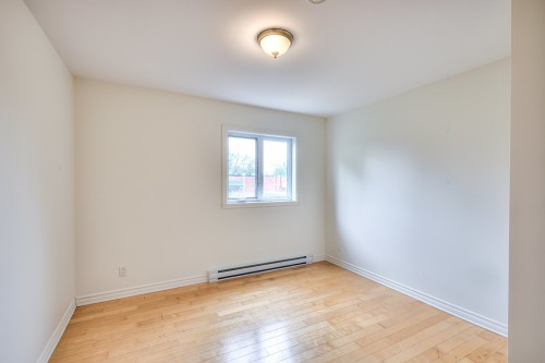 Bedroom - 6862 Av. Irwin, Montréal (Le Sud-Ouest), QC - Indoor Photo Showing Other Room