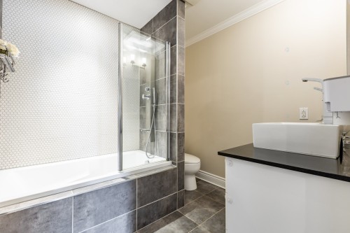 Bathroom - 248 Nassau Street, Beaconsfield, QC - Indoor Photo Showing Bathroom