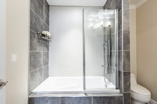 Bathroom - 248 Nassau Street, Beaconsfield, QC - Indoor Photo Showing Bathroom