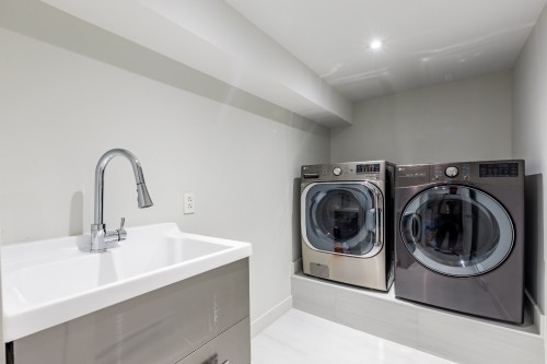 Laundry - 248 Nassau Street, Beaconsfield, QC - Indoor Photo Showing Laundry Room
