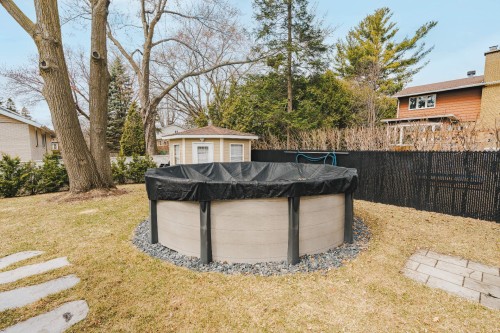 Courtyard - 248 Nassau Street, Beaconsfield, QC - Outdoor