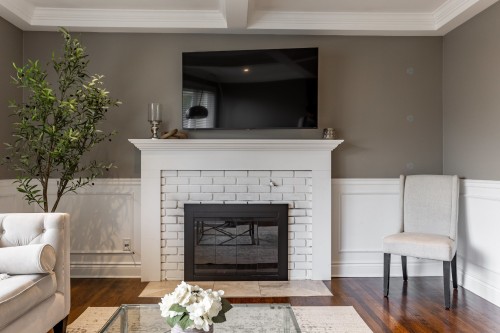 Living Room - 248 Nassau Street, Beaconsfield, QC - Indoor Photo Showing Living Room With Fireplace