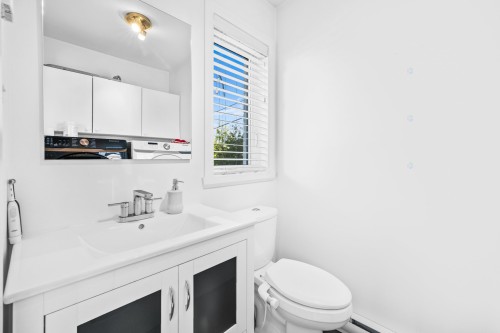 Salle d'eau - 3750 Rue Gélineau, Longueuil (Saint-Hubert), QC - Indoor Photo Showing Bathroom