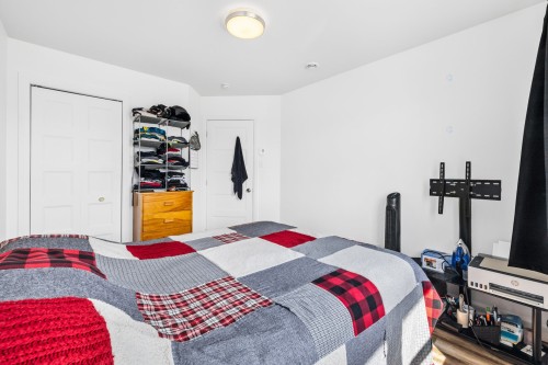 Chambre à coucher principale - 3750 Rue Gélineau, Longueuil (Saint-Hubert), QC - Indoor Photo Showing Bedroom