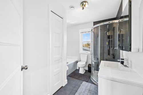 Salle de bains - 3750 Rue Gélineau, Longueuil (Saint-Hubert), QC - Indoor Photo Showing Bathroom