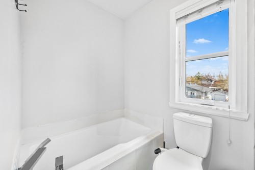 Salle de bains - 3750 Rue Gélineau, Longueuil (Saint-Hubert), QC - Indoor Photo Showing Bathroom