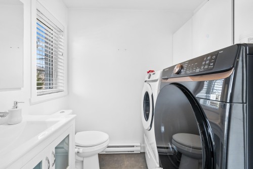 Salle d'eau - 3750 Rue Gélineau, Longueuil (Saint-Hubert), QC - Indoor Photo Showing Laundry Room