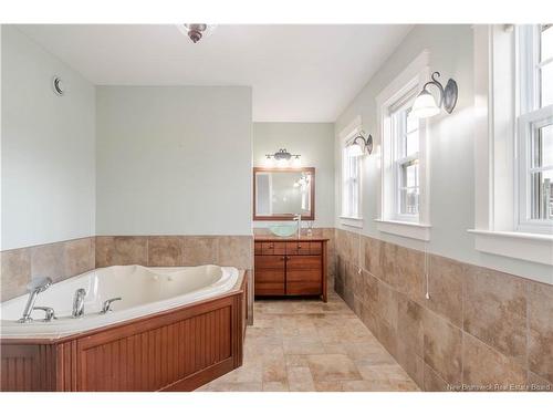 34 Mavis Crt, Fredericton, NB 