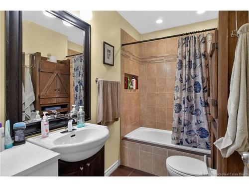 1 Golf Course Rd, Petitcodiac, NB 