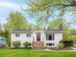 39 Fletcher Drive Fall River, NS B2T 1J2