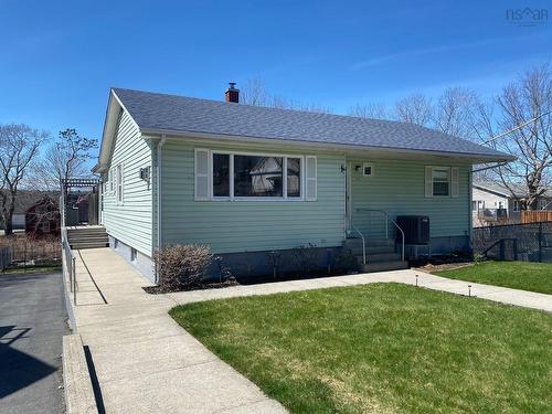 153 Hammond Street  Shelburne, NS B0T 1W0