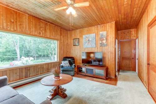 Living Room - 65 Ch. White, Harrington, QC - Indoor Photo Showing Living Room