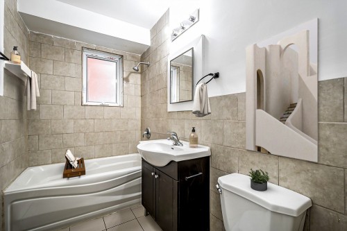 Bathroom - 2-59 Rue René-Philippe, Longueuil (Le Vieux-Longueuil), QC - Indoor Photo Showing Bathroom