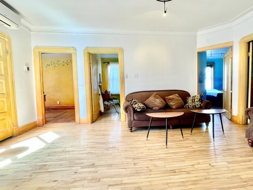 Salon - 346 Rue Gilford, Montréal (Le Plateau-Mont-Royal), QC - Indoor