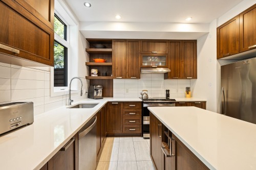 Kitchen - 97 Av. De L'Hôtel-De-Ville, Bromont, QC - Indoor Photo Showing Kitchen With Upgraded Kitchen