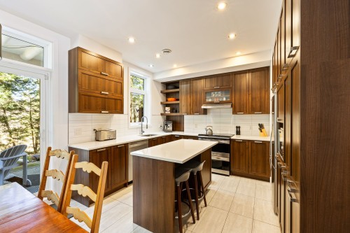 Kitchen - 97 Av. De L'Hôtel-De-Ville, Bromont, QC - Indoor Photo Showing Kitchen With Upgraded Kitchen