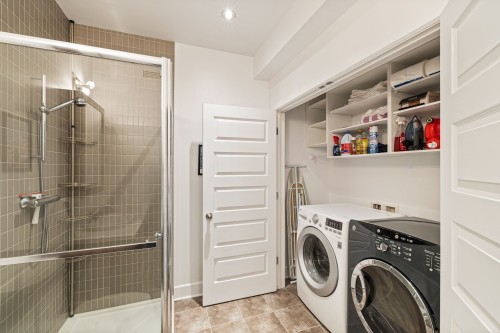 Bathroom - 97 Av. De L'Hôtel-De-Ville, Bromont, QC - Indoor Photo Showing Laundry Room